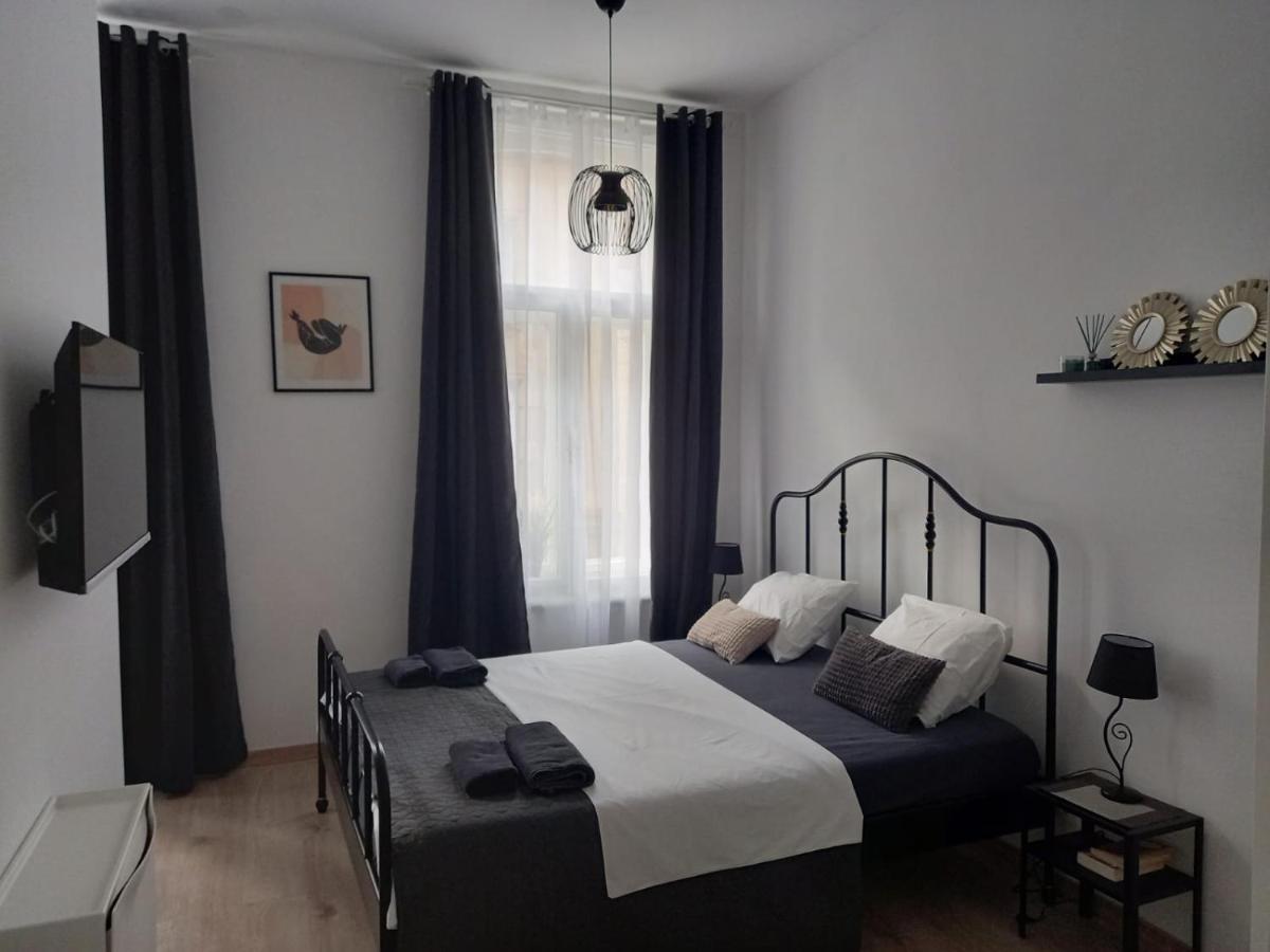 Black Queen & Countess Nera Zagreb Luaran gambar